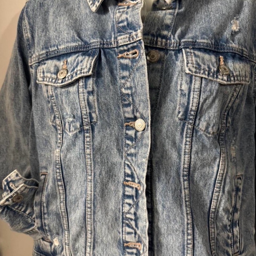 Old Navy Denim Jacket Women Large Blue Distressed Light Wash Trucker Jean Jacket - Picture 8 of 10